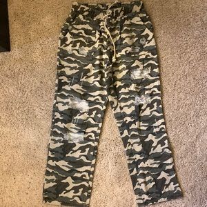 Boutique camo crops